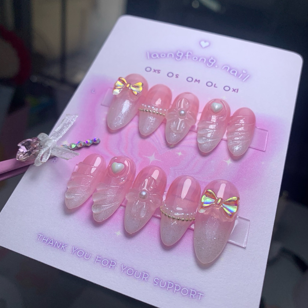 𝓵𝓪𝓸𝓷𝓰𝓯𝓸𝓷𝓰.𝓷𝓪𝓲𝓵 เล็บปลอมสำเร็จรูป ♡‧₊˚ 𝐦𝐢𝟎𝟔 (แบบทรงแหลมกลาง) เปลี่ยนสี เปลี่ยนทรงเล็บแจ้งในแชทเลยจ้า