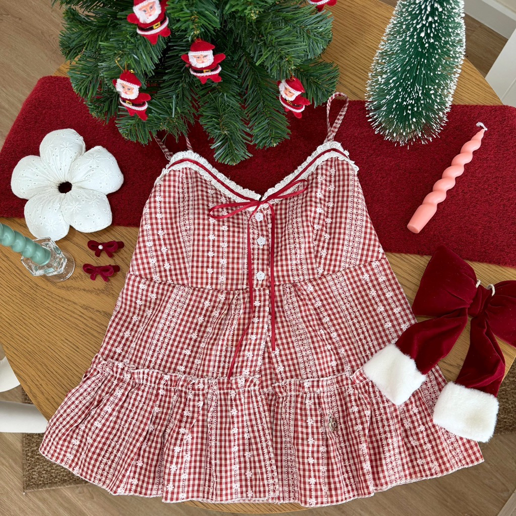 🩵 Christmas Snow Top เสื้อสายเดี่ยวแต่งระบายทรงขนมชั้น แต่งลูกไม้ งานลายสก๊อตสีแดง