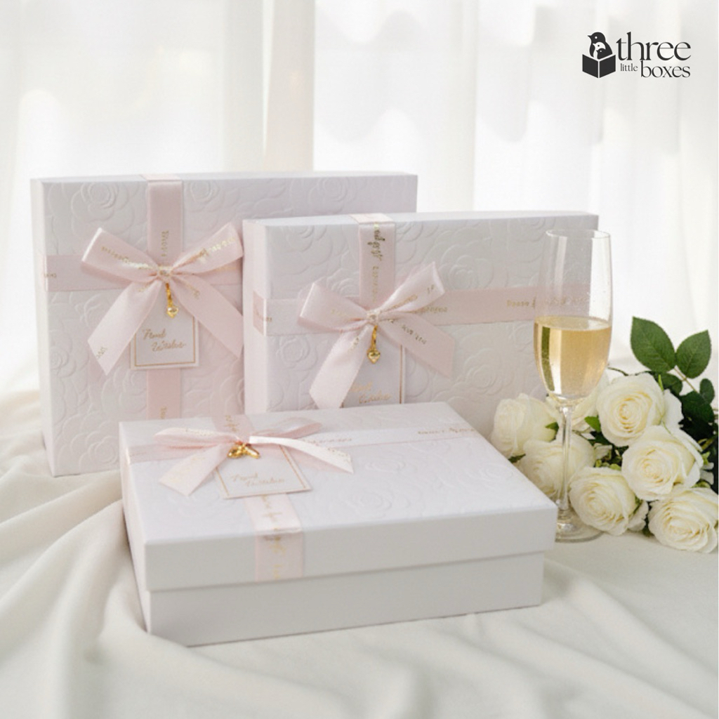 กล่องของขวัญสำเร็จรูป รุ่น Rosie ปั้มนูน ลายกุหลาบ มี3 สี กล่องของขวัญ กล่องใส่ของชำร่วย รับไหว้ จัดกิ๊ฟเซ็ต Gift box