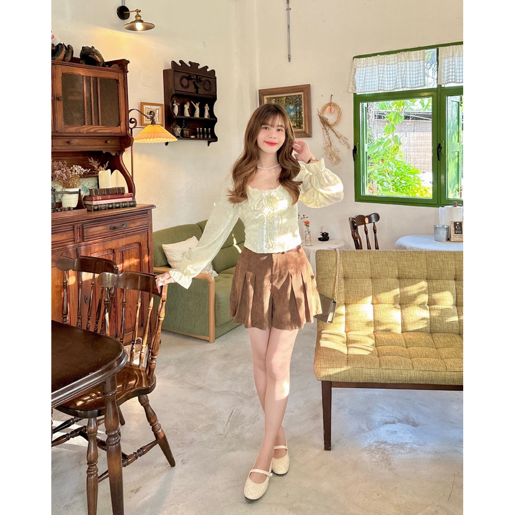 (aunaunn.official) Emily blouse เสื้อครอปแขนยาวลายดอกไม้ ราคา ถูกที่สุด ดีลบีเคเค แกลเลอรีภาพที่ 2