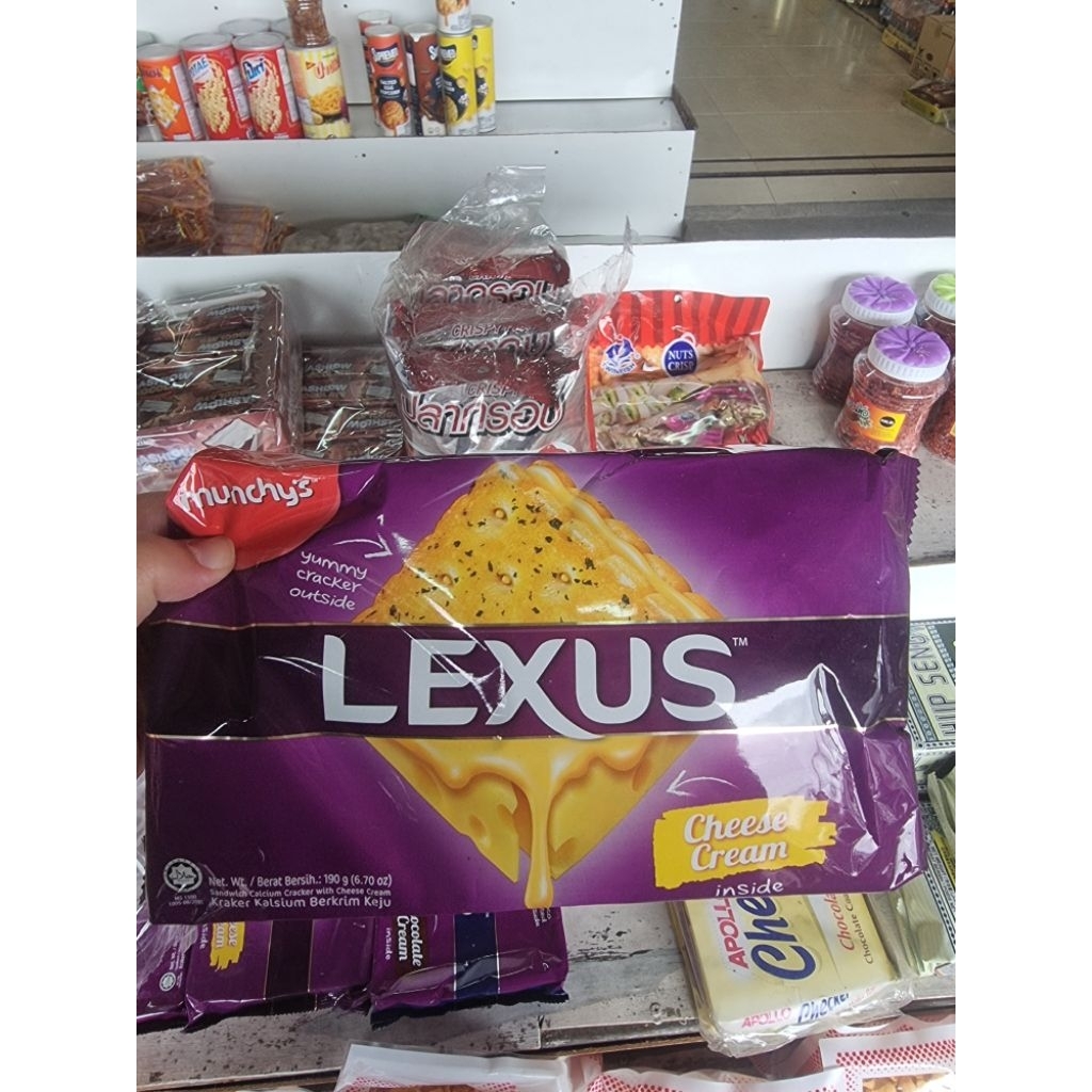 Munchys Lexus ขนมสอดไส้ครีมจากมาเลย์เซีย