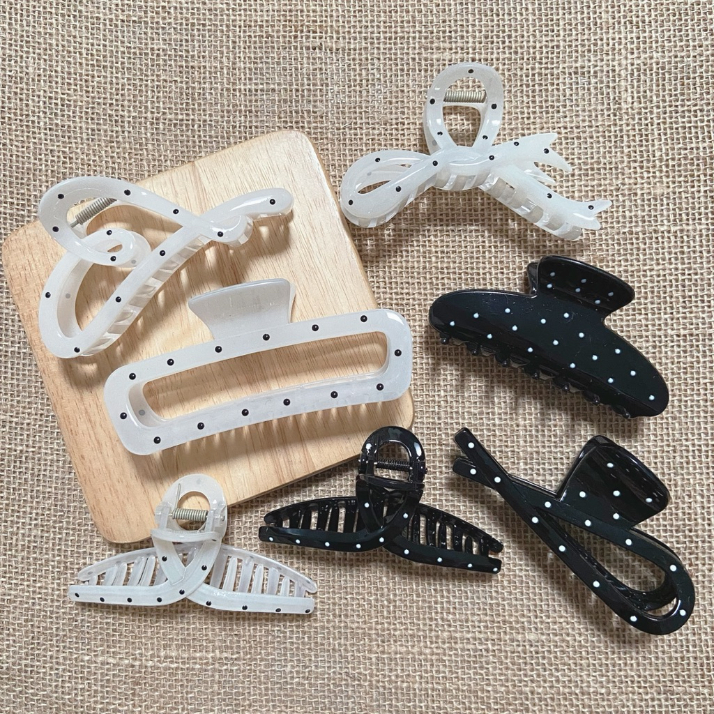 [11-12.9cm] กิ๊บหนีบผมอะคริลิคแต่งลายจุด สีขาวโปร่งแสงจุดดำ/สีดำจุดขาว ราคาต่อ1ชิ้น รุ่นนี้งานบางกว่ารุ่นสีขาวครีมนะคะ