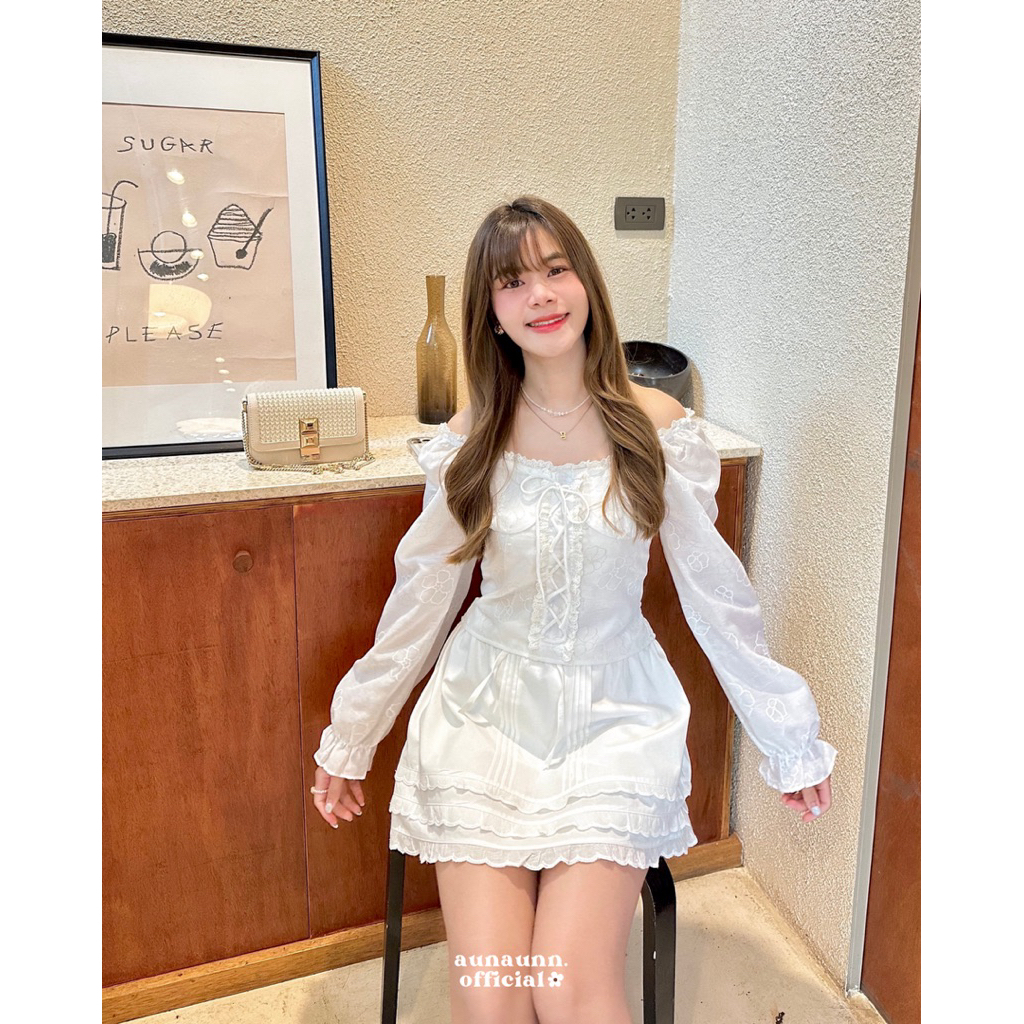 (aunaunn.official) Emily blouse เสื้อครอปแขนยาวลายดอกไม้ ราคา ถูกที่สุด ดีลบีเคเค แกลเลอรีภาพที่ 8