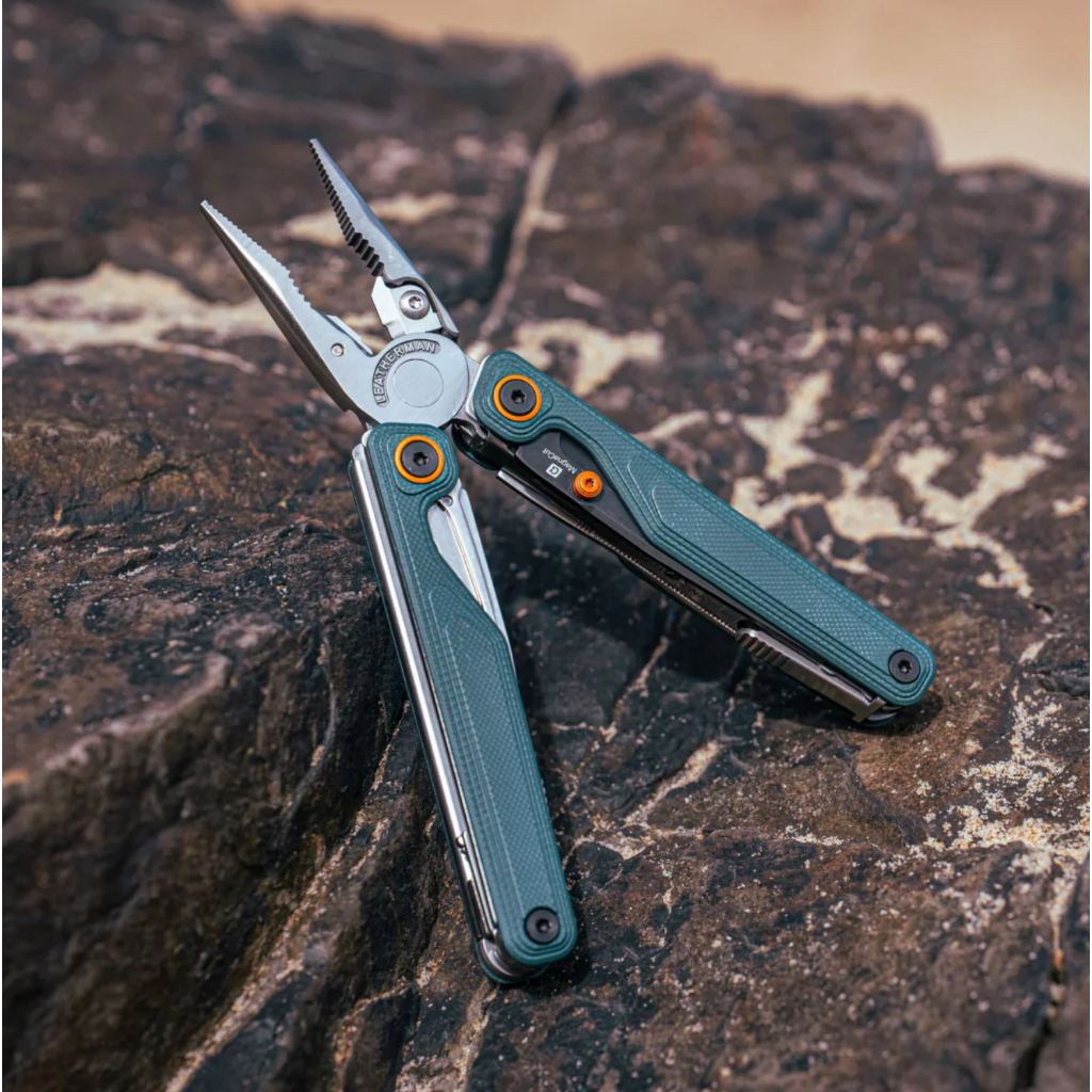Leatherman Wave Alpha Multi-tools เครื่องมืออเนกประสงค์ 16 ชิ้น วัสดุระดับพรีเมียม by Jeep Camping