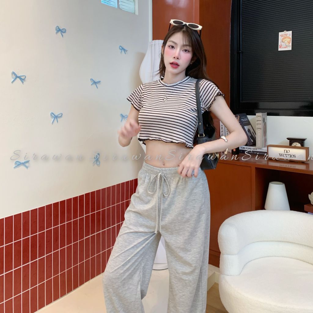 MahahengCloset เสื้อยืดครอป ลายขวางตัวจิ๋ว ใส่แล้วสดใสน่ารักมาก ทรงพอดีตัว ช่วยให้ลุคดูเพรียว ราคา ถูกที่สุด ดีลบีเคเค แกลเลอรีภาพที่ 5
