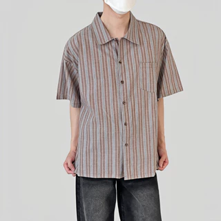 PROMAN เสื้อเชิ้ตลายทางแบบลำลอง ประจำวัน ใส่ได้กับทุกแบบ เสื้อแขนสั้นผู้ชายทรงหลวม พักผ่อน M-3XL พร้อมส่ง
