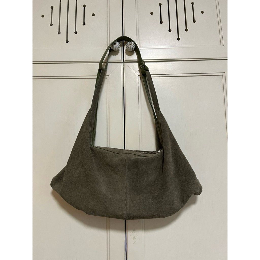 Muse Aria สี Olive กระเป๋าสะพายหนังกลับ