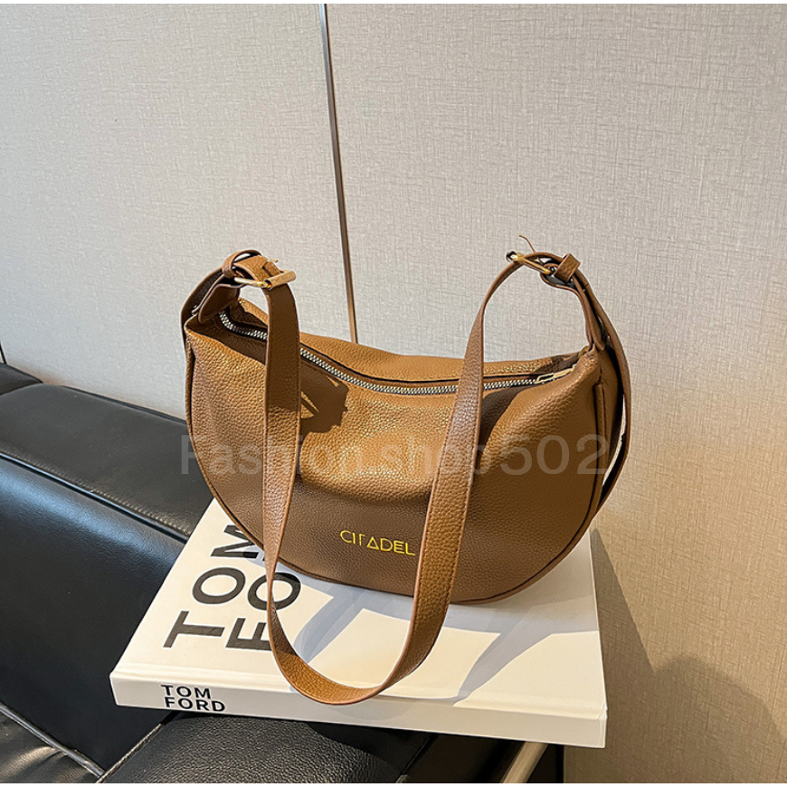 fashion.shop502  กระเป๋าสะพายข้าง กระเป๋าถือทรงโค้ง สกีนชื่อร้าน ปรับสายได้ หนังPUทรงสวย   มีบริการส่งด่วน B-060 ราคา ถูกที่สุด ดีลบีเคเค แกลเลอรีภาพที่ 6