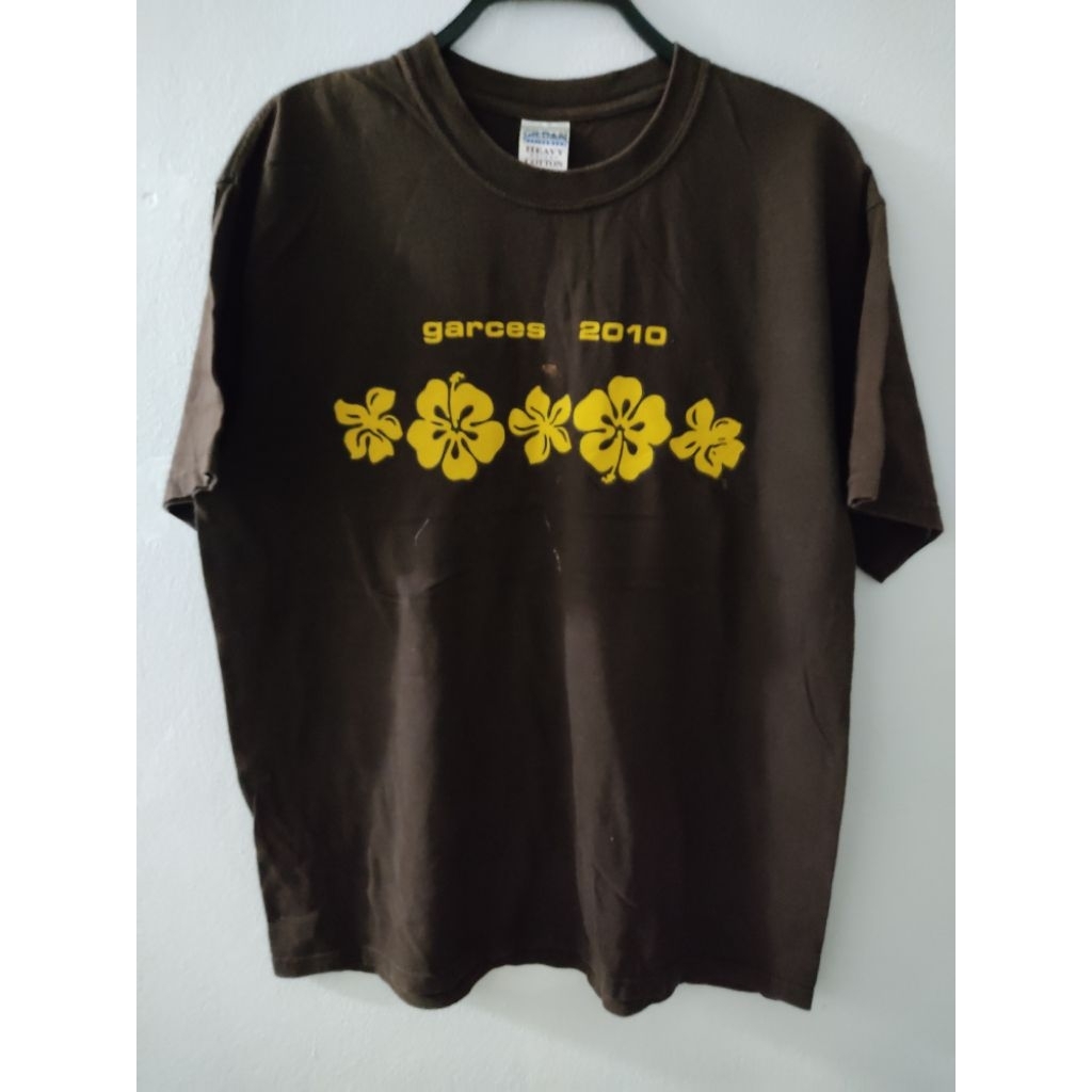 เสื้อยืด gildan heavy cotton สกรีน garces 2010 ล่นดอกไม้