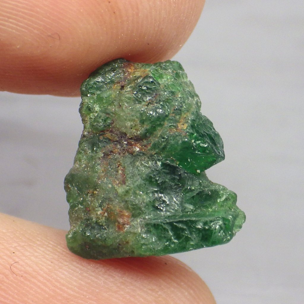 พลอย ก้อน ดิบ ซาโวไรท์ การ์เน็ต โกเมน เขียว ธรรมชาติ แท้ ( Natural Green Chrome Tsavorite Garnet ) ห