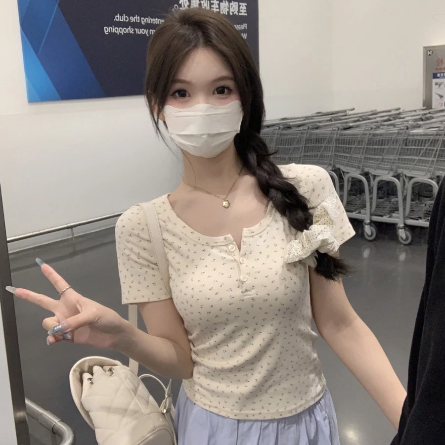 เสื้อหญิงคอ U ลายดอกไม้เล็ก ทรง BM ตัวสั้น ใส่แล้วผอม พร้อมส่ง thumbnail 6