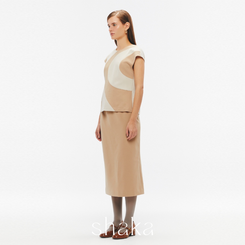 Shaka SS25 Color Block Orbit Top เสื้อแขนในตัว ตัดต่อเล่นโทนสีโมโนโครม (KHAKI) BL-8250210 — صورة 2
