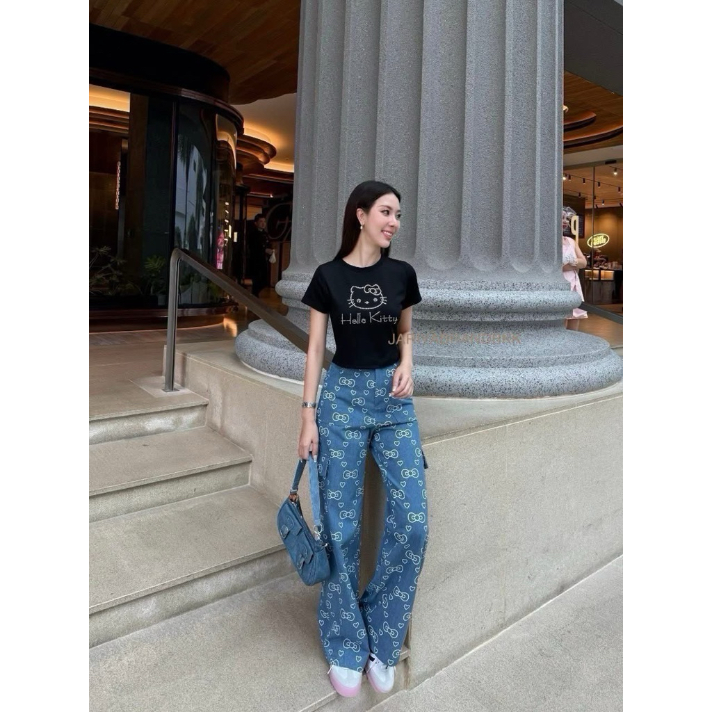 A254(Size S) ป้าย Jariya ชุดเซ็ตสีดำ เสื้อสีดำกางเกงยีนส์คิตตี้ New