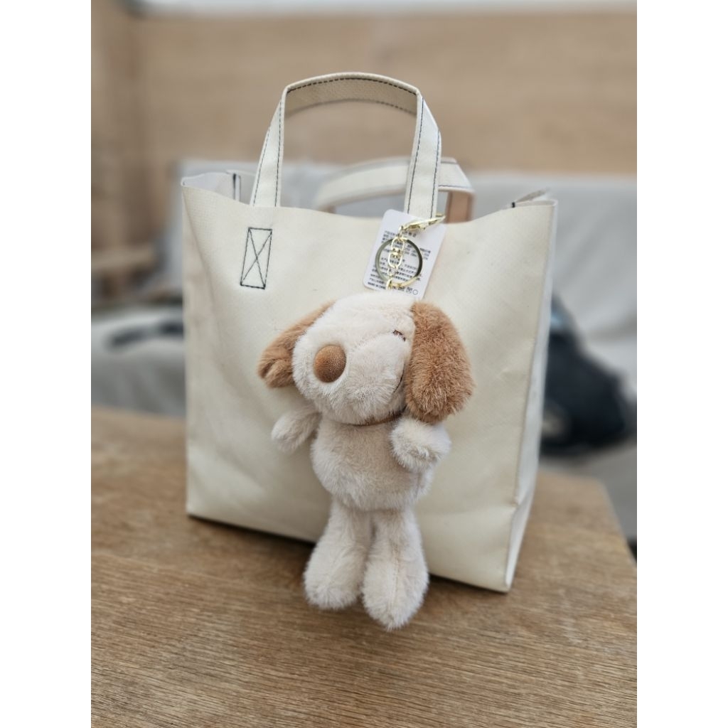 พวงกุญแจ / ที่ห้อยกระเป๋า ตุ๊กตาสนูปปี้ Snoopy  
สีน้ำตาล อ่อน นุ่มนิ่มน่ารัก