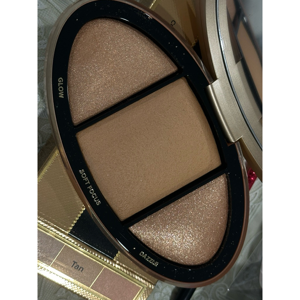 แท้💯% Too faced Born this way Turn Up The Light ไฮไลท์ 3ช่อง สีแน่นเงาวาวชิมเมอร์ฟรุ้งๆ แท้ พร้อมส่งค่ะ 💖