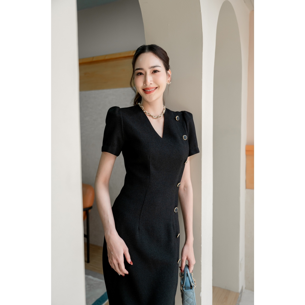 PD291 Black Button Dress  เดรสผ้าชาแนล คอวี แขนสั้น แต่งกระดุม ชุดเข้ารูปทรงสอบ