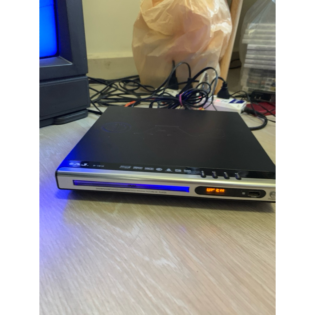 เครื่องเล่น DVD AJ D-181E งานอะไหล่ เครื่องเปิดติดไฟติด แต่ถาดเข้าออกเอง (มีรีโมทแต่ใช้ไม่ได้)