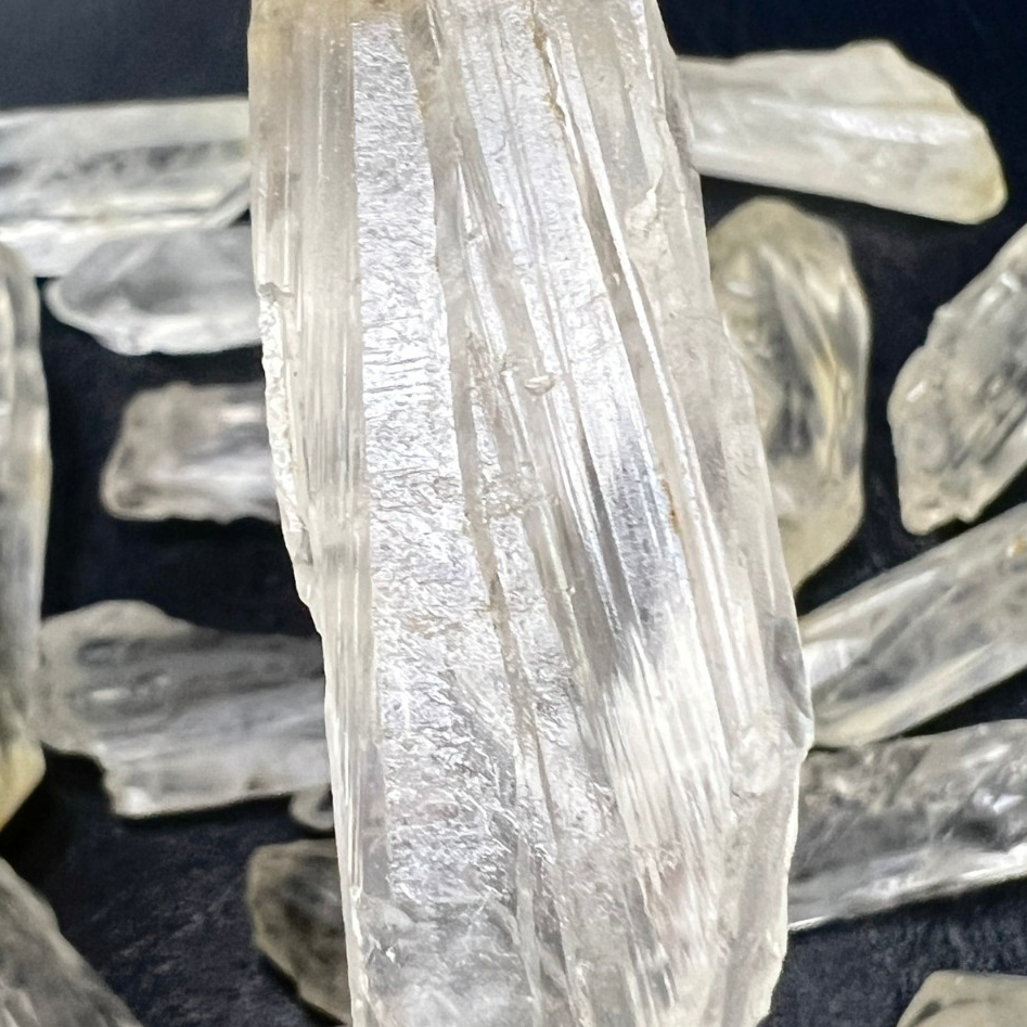Grow Interference Quartz ก้อนกลาง แร่ดิบ เลือกก้อนได้ (Master Quartz) หินธรรมชาติ