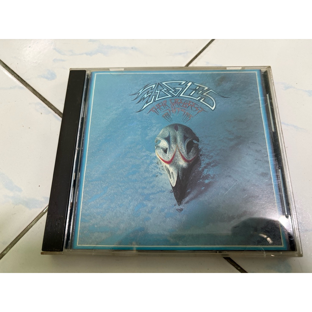 CD : EAGLES - THEIR GREATEST HITS