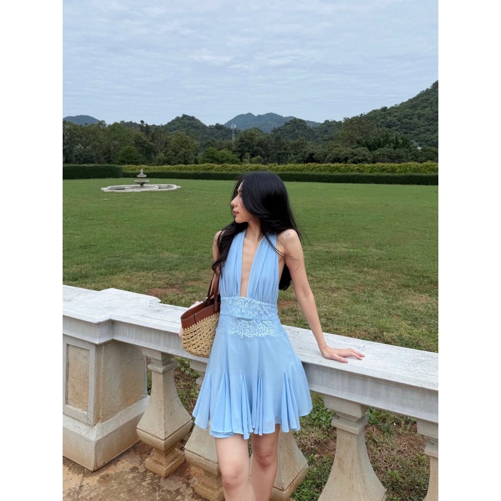 ELARA DRESS เดรสสั้นสายคล้องคอ เปิดหลัง คอวีลึก แต่งผ้าลูกไม้+ชีฟอง ซับใน (มี 4 สี)