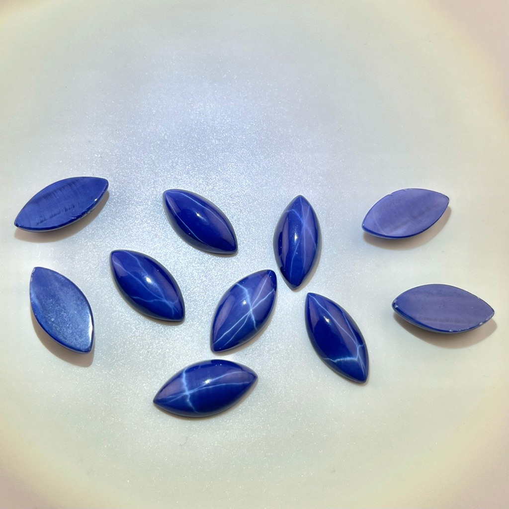 ลิลลี่ สตาร์ สีน้ำเงิน พลอย (พลอยสั่งเคราะเนื้อแข็ง) ทรงมาคี หลังเบี้ย มี ลาย BLUE LINDY STAR MARQUISE (4x8mm – 6x12mm) ราคา ถูกที่สุด ดีลบีเคเค แกลเลอรีภาพที่ 5