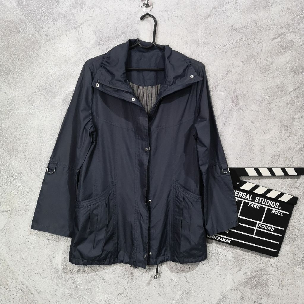 ผ้ามือสอง แจ็คเก็ตแขนยาวผ้าร่มหญิงไม่หนามาก ADWIN สีกรมอ่อนๆ