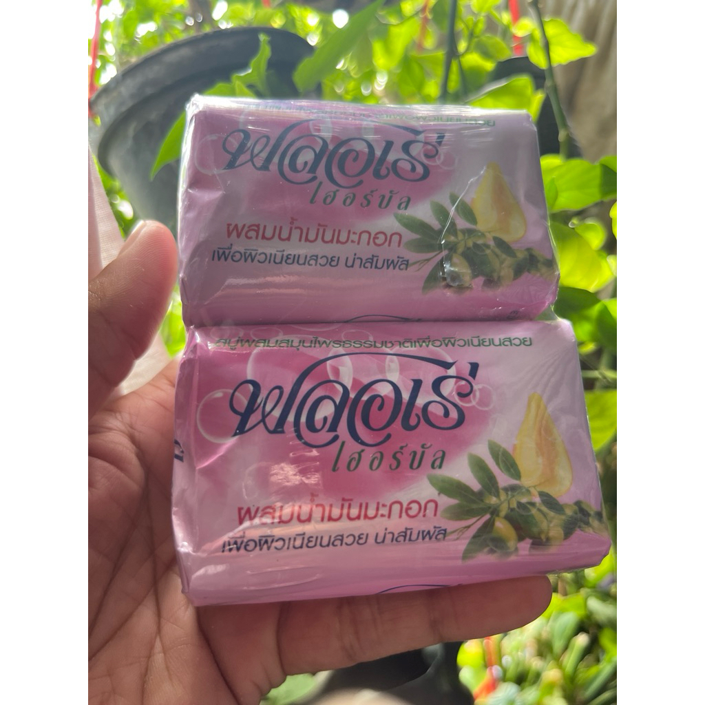 สบู่ฟลอเร่  Llore’ (แพ็ค 4 ก้อนๆ ละ 80 กรัม) ราคาสุดคุ้ม