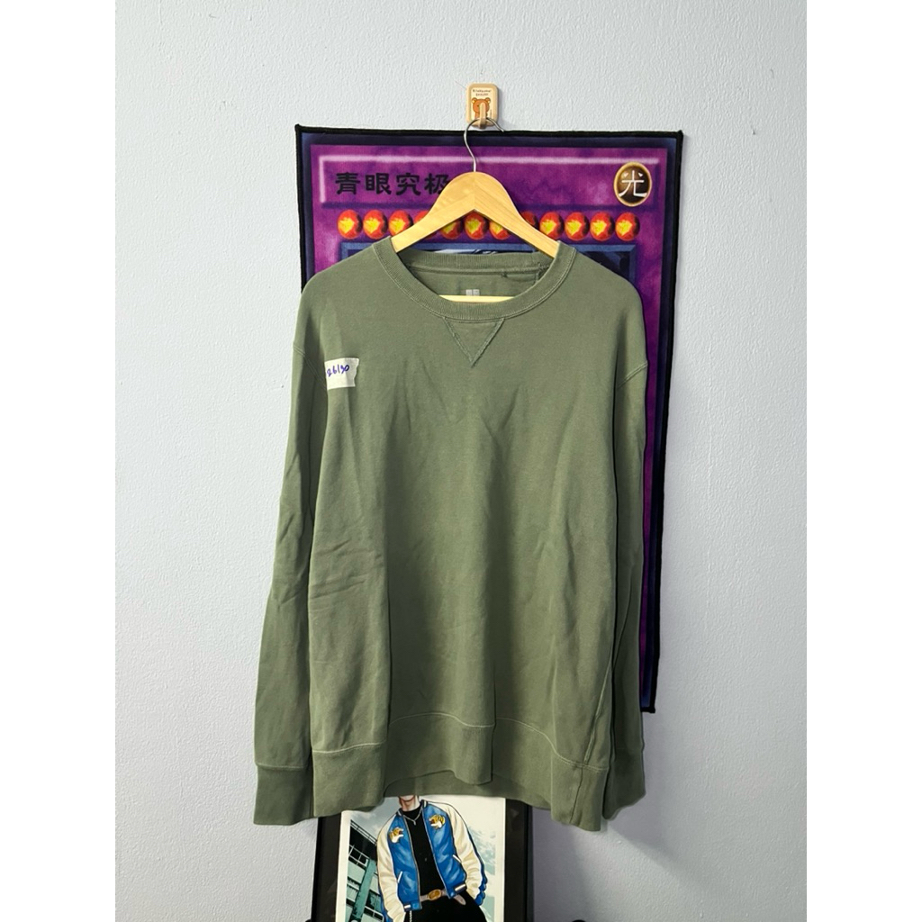 Uniqlo sweater (g26)