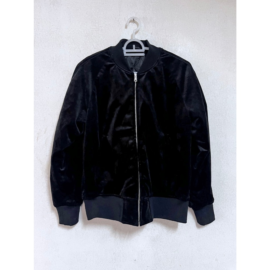 เสื้อ Gu MA-1 Velvet Jacket