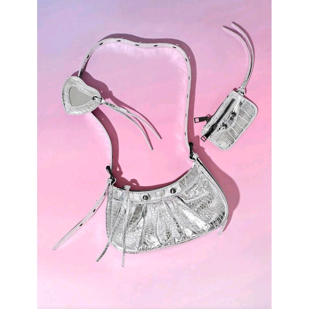 [Pre-order 7–14 วัน] DareSee เซ็ตกระเป๋า 3 ชิ้น สีเงิน บัคเก็ตเชือกรูด แต่งหมุดโลหะ ทรงพระจันทร์เสี้