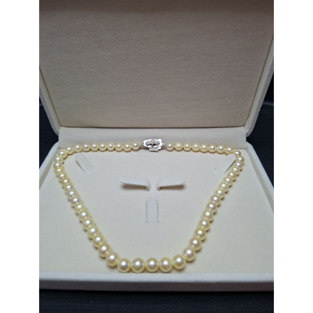 MK9592
สร้อยคอมุกAkoya🎎จากญี่ปุ่น ของแท้ สีเหลืองทองสวยเงางาม


✨️ ขนาด6.9-7.3มม. 


ความยาวสร้อย15น