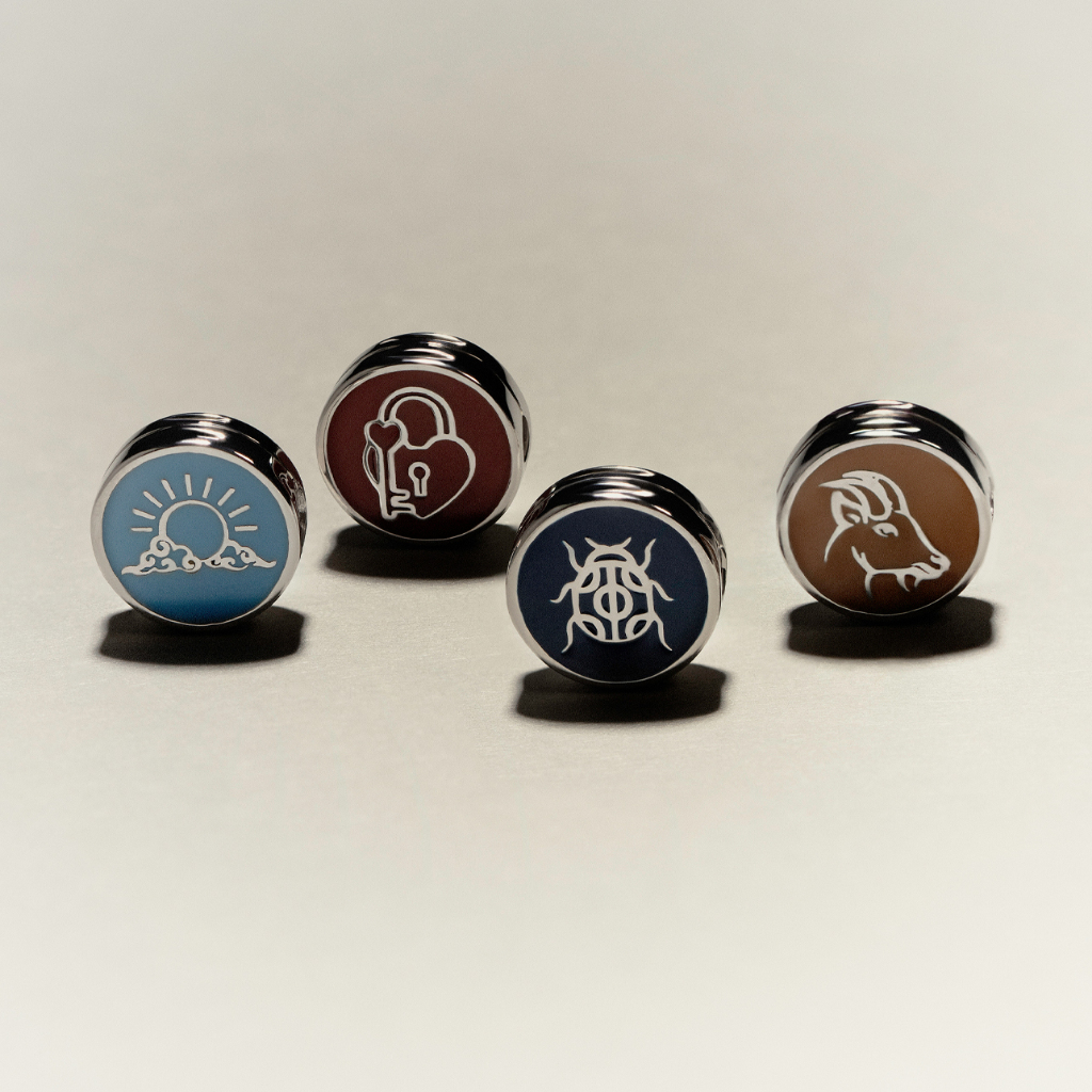 [MOO BANGKOK x NUM EIANG] Auspicious Clip Charm คลิปชาร์มสีเงิน ตกแต่งสี และสัญลักษณ์เสริมมงคลด้านต่างๆ