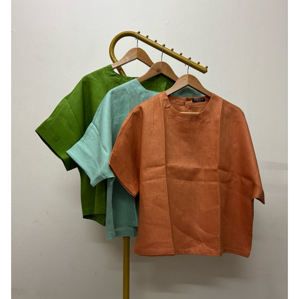 เสื้อลินินแท้ คอกลม แขนสั้นในตัว สวมหัว กระดุมคอหลัง ไหล่สโลป ผ้าลินินแท้ “อก 50 นิ้ว“