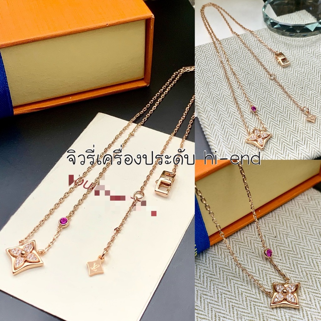 สร้อยคอ   L  Blos som วัสดุ 18K พิ้งค์โกลว์ ดอกโมแกรมฝังเพชs Sw ar ob sk i  0ri  งานสวย ปั้ม (ล16)