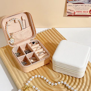 หนังเทียม กล่องใส่เครื่องประดับ ทรงสี่เหลี่ยม หรูหรา พรีเมี่ยม คุณภาพสูง Jewelry Box PU Leather Square Shape