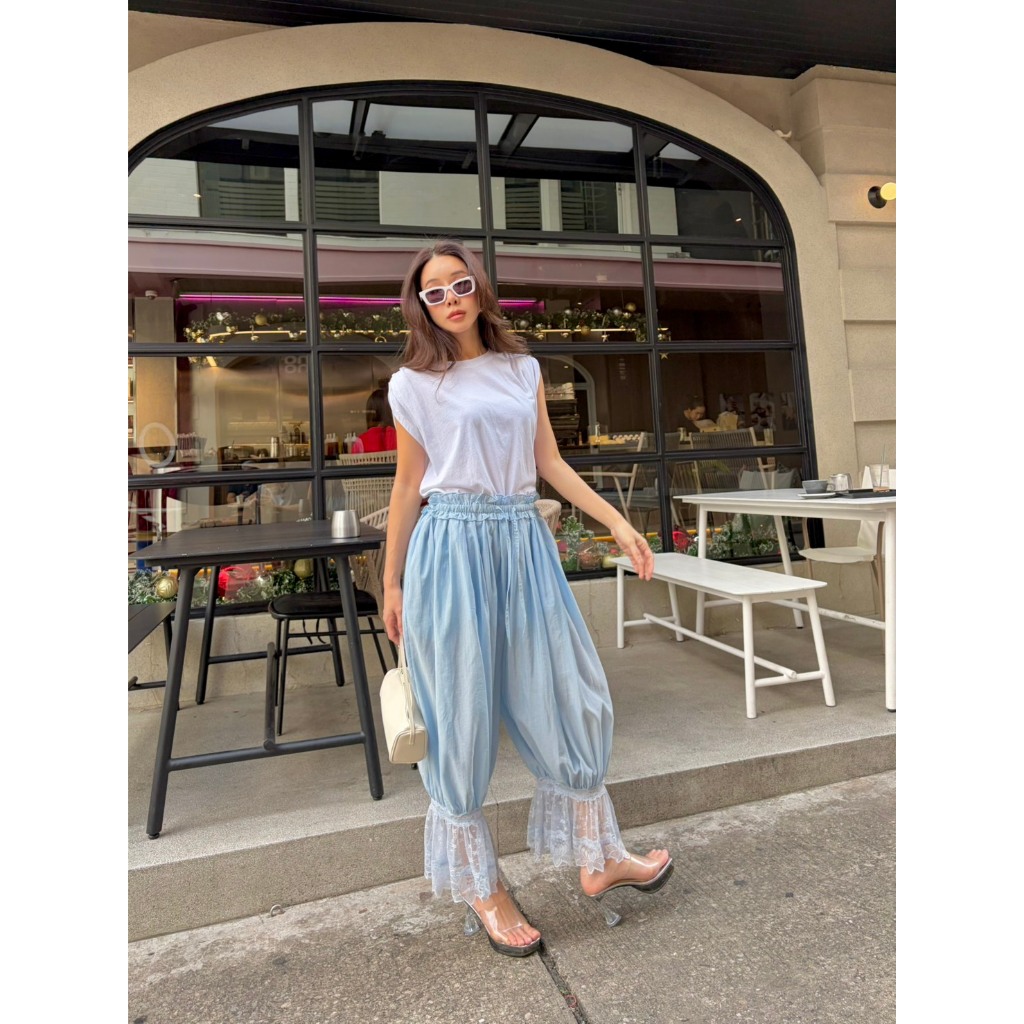 colourblockmatter - Capri Pants กางเกงขาห้าส่วนแต่งระบายลูกไม้ปลายขา ดีเทลน่ารักละมุนใส่สบาย