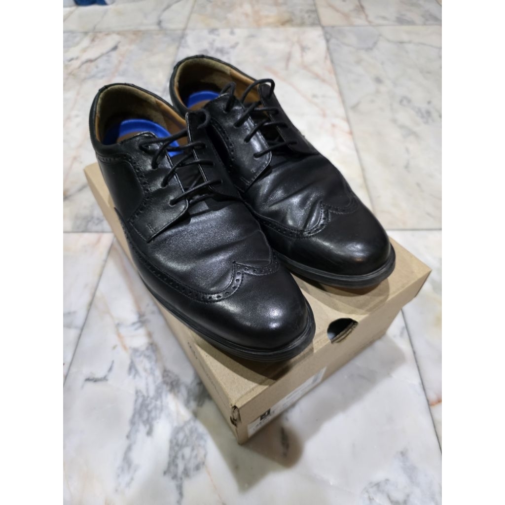 รองเท้าClarks Whiddon Ving เบอร์10UK สีดำ สภาพดีมาก ราคาถูกสุดๆครับ