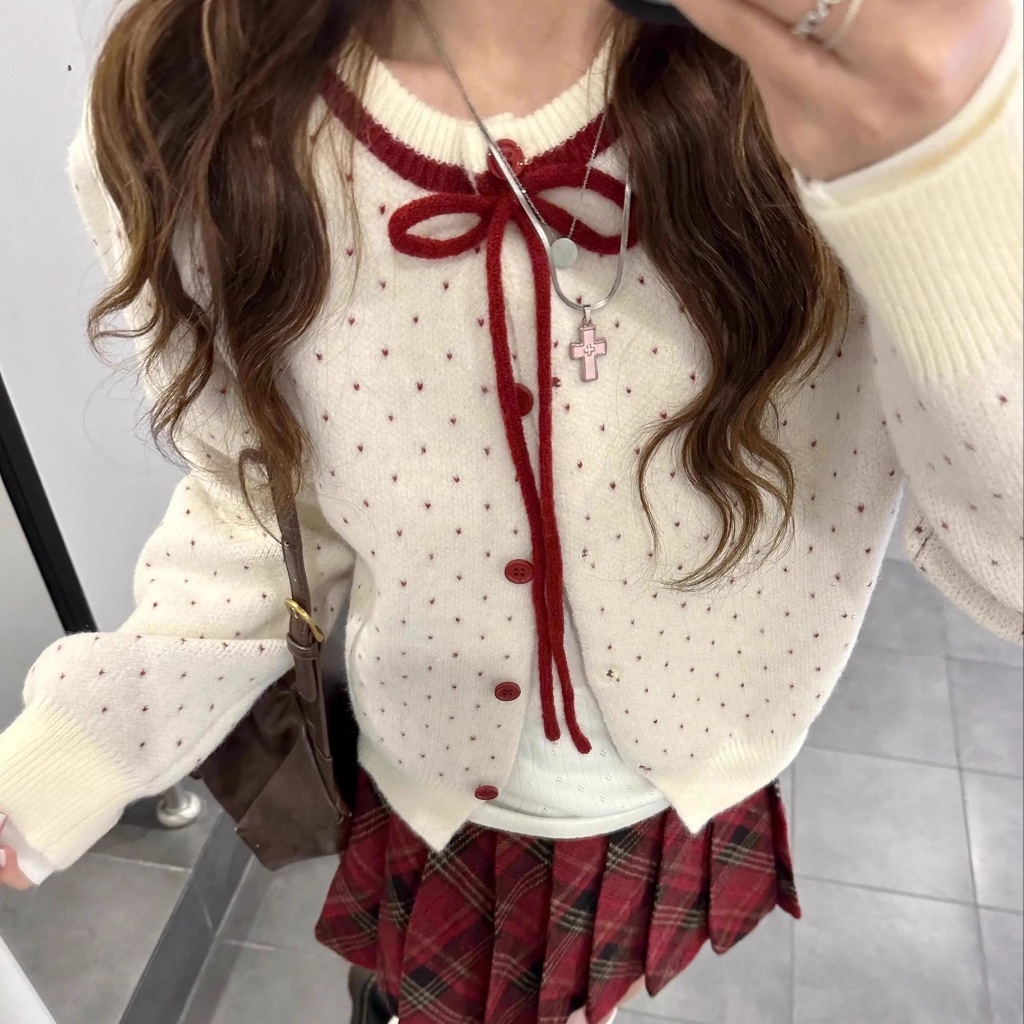 [Sheing office]🌟พร้อมส่ง🌟เสื้อคาร์ดิแกนแขนยาวถักสำหรับผู้หญิง ลายจุดสีแดง สไตล์เกาหลี อ่อนหวานและน่ารัก