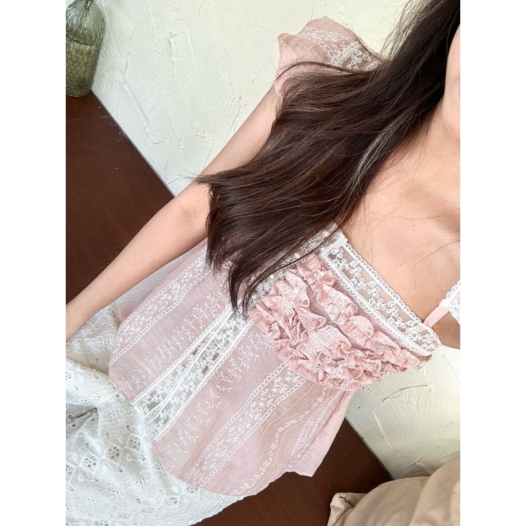 WISHPLS.BKK - KATE TOP เสื้อสายเดี่ยวตกแต่งลูกไม้