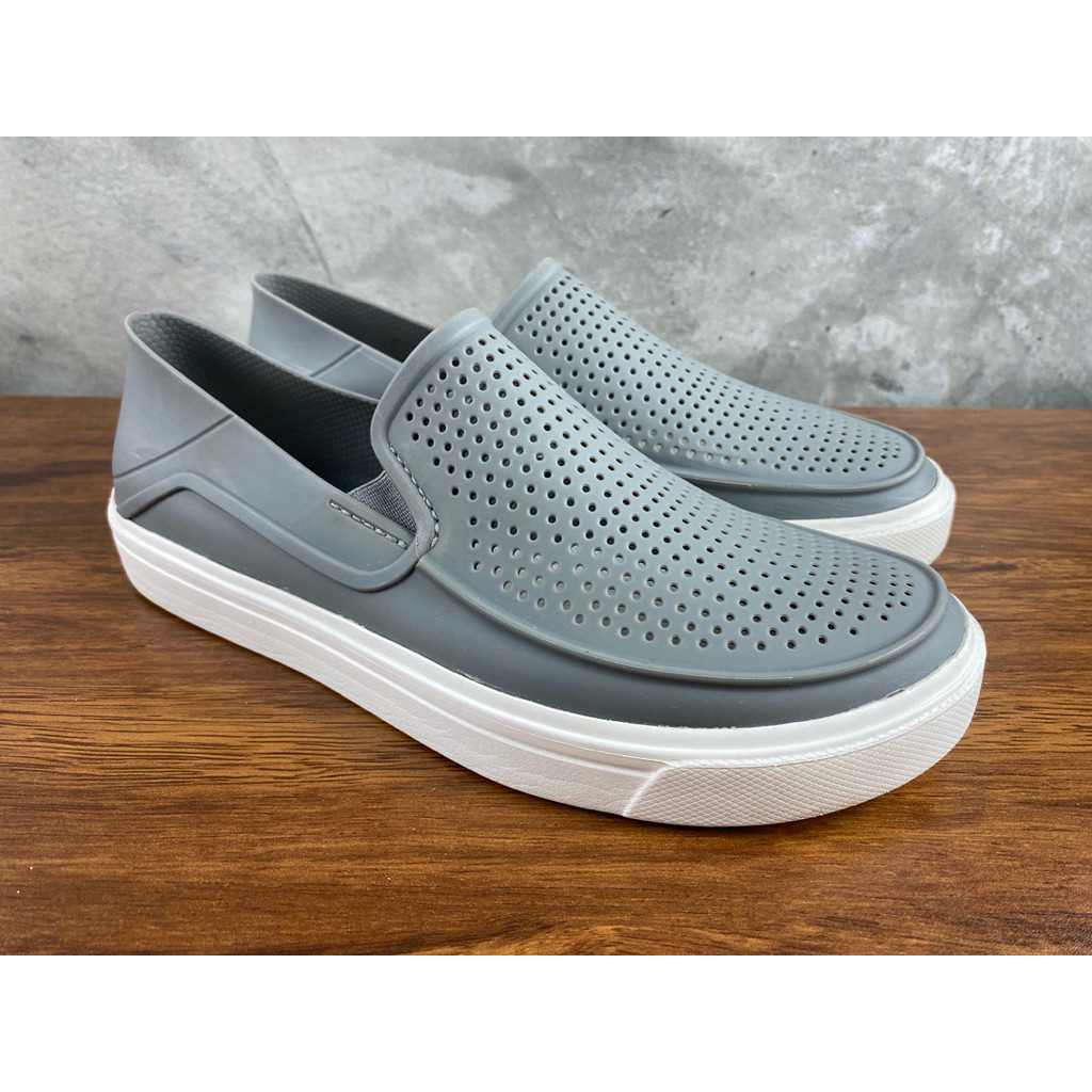 Crocs ของแท้ มือสอง สภาพดีไซส์ M7/W9 25.5cm