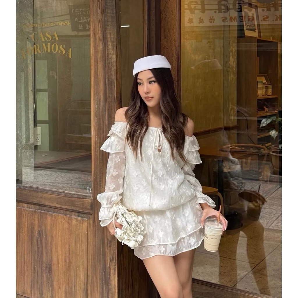 เดรสปาดไหล่ แบรนด์ Taya_fabrique สี Cream ลายดอกใหญ่