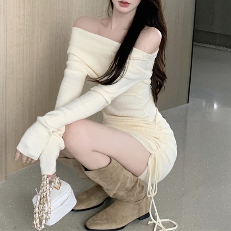 เดรสถักเปิดไหล่สำหรับผู้หญิง สไตล์ใหม่สำหรับฤดูใบไม้ผลิและฤดูใบไม้ร่วง ทรงเข้ารูป เซ็กซี่ มีเชือกผูกเอว จีบช่วงเอว กระโป