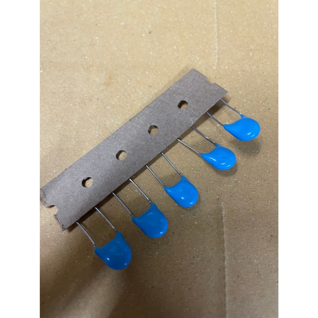 901493  เซรามิค ประเภทคาปาซิเตอร์ B 102K 2KV เเพ็ค 5 ชิ้น