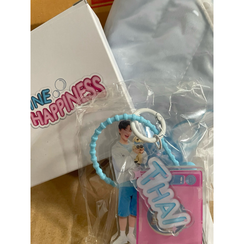 FINELINE X BUS SHINE THE HAPPINESS PHOTOCARD  photo credit to Fineline Thailand  @BUSDICEtemplate  B