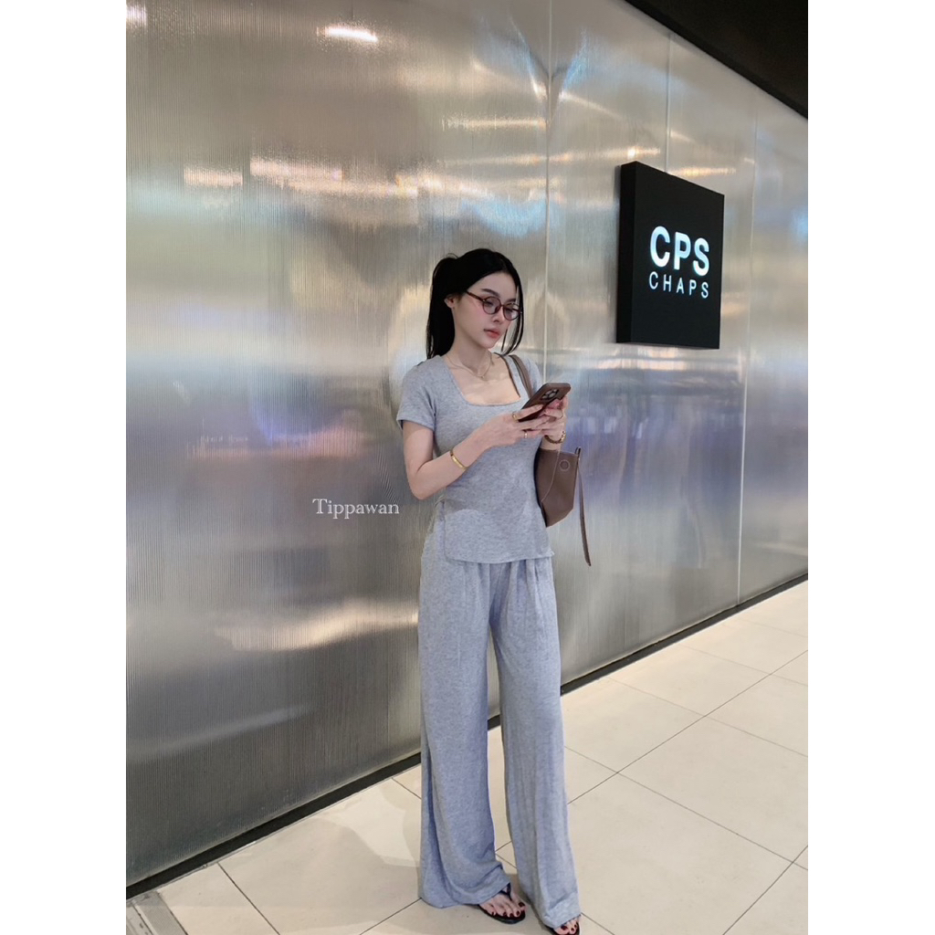 Setคอเหลี่ยมแขนสั้น มาพร้อมกางเกงขายาว เป็นBasicชิวๆชุดเดียวจบจ้า