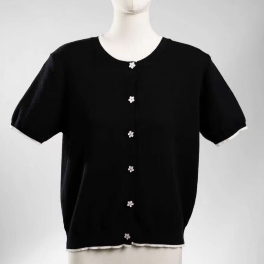 2026เสื้อยืดแขนสั้นคอปกสีพื้นทรงหลวมสำหรับผู้หญิงในฤดูร้อน ดีไซน์ทันสมัยและมีสไตล์ สวมใส่ได้หลากหลายโอกาส