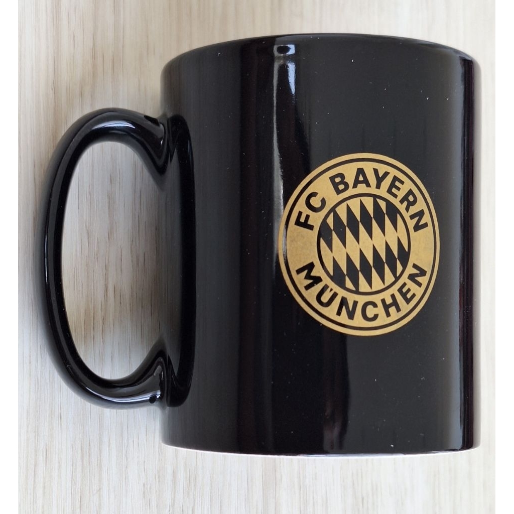 Rare Item แก้วมัค FC Bayern Munich ลิขสิทธิ์แท้ Japan Tour 2023 - สีดำทองสุดหรู ของสะสมแฟนบอล ไม่มีก