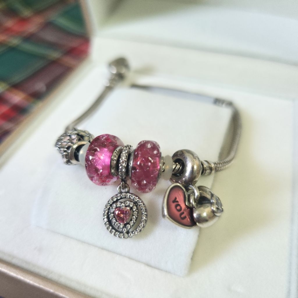 pandora มือสอง สีชมพูน่ารักมาก