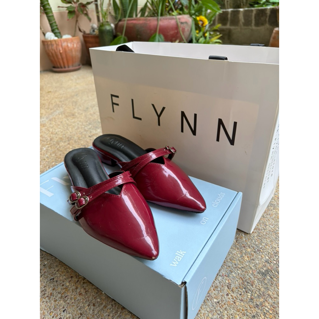 Flynn Kitten heels สี Red Wine / Size 37 รองเท้าหัวแหลม ส้น 1 นิ้ว