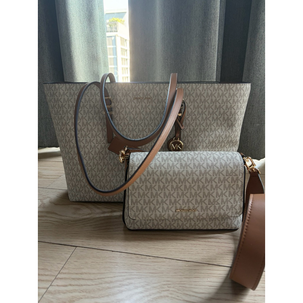 ส่งต่อ Michael Kors ซื้อจากshop สภาพใหม่99%